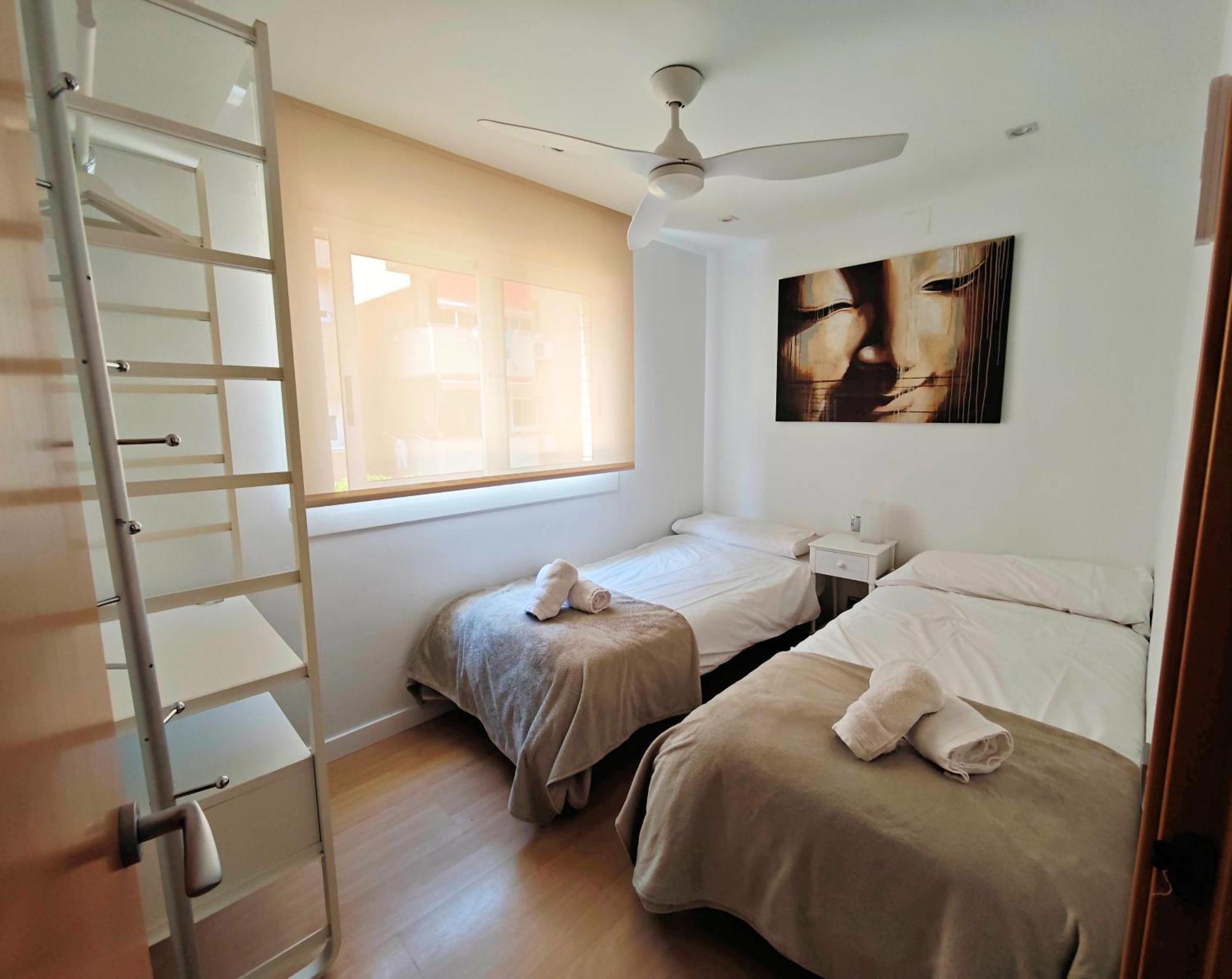 Apartamento Playa Con Piscina Parking Y 2 Habitac Castelldefels Exterior photo